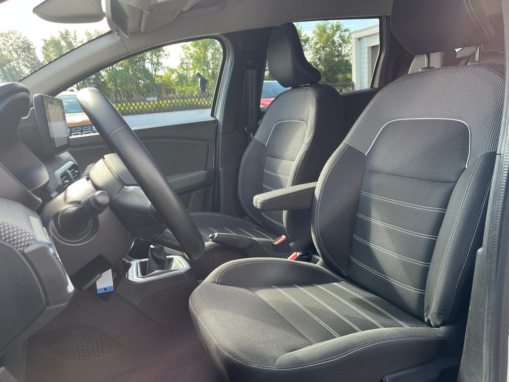 Dacia Jogger 2022 г. Серебристый, пробег 52000 км