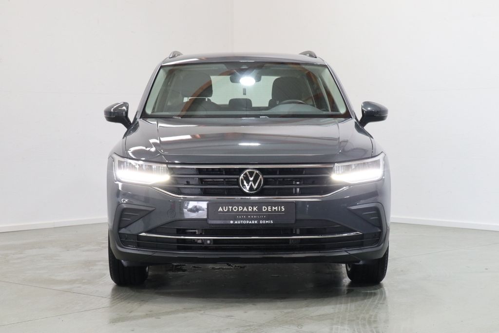 Volkswagen Tiguan 2022 г. Серый, пробег 59500 км