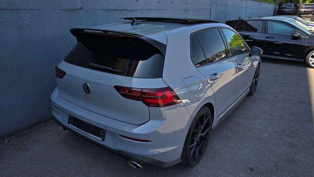 Volkswagen Golf 2024 г. Серый, пробег 47608 км