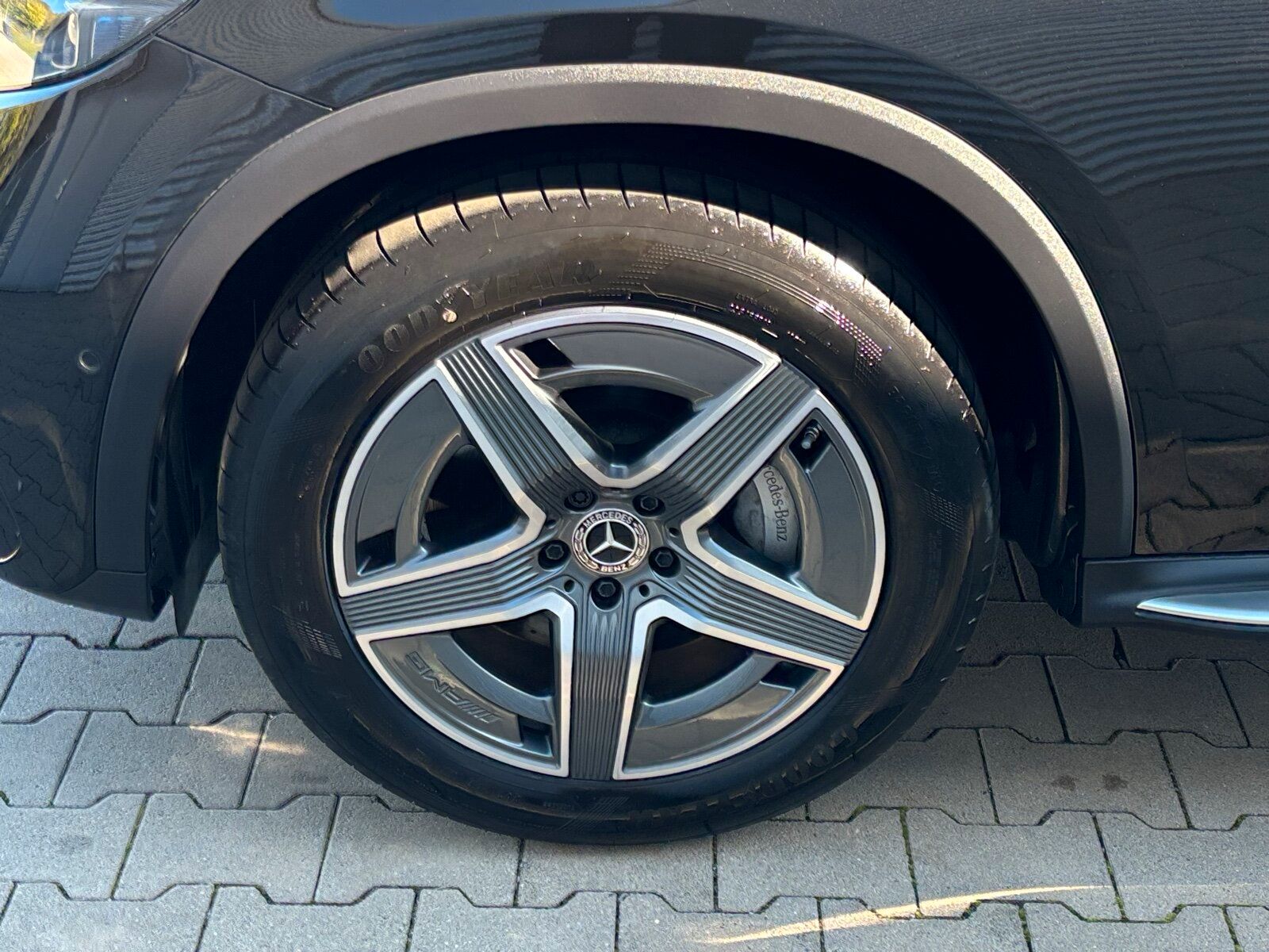 Mercedes-Benz GLC 220 2025 г. Чёрный, пробег 15800 км