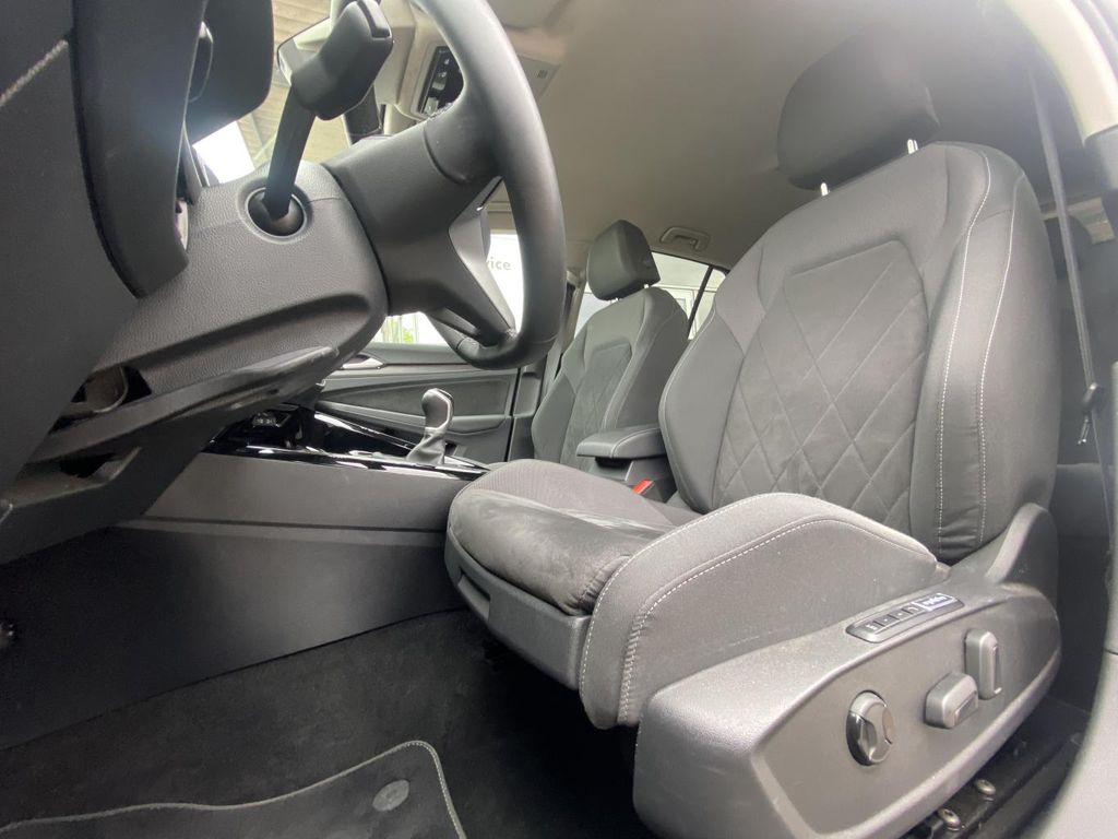 Volkswagen Golf 2024 г. Чёрный, пробег 13719 км