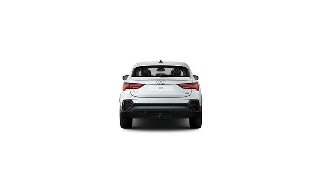 Audi Q3 2023 г. Белый, пробег 25250 км