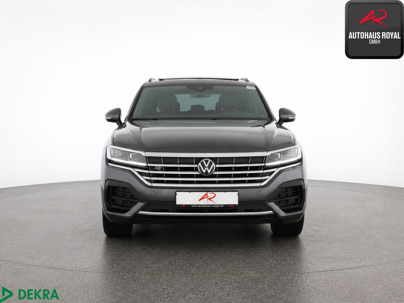 Volkswagen Touareg 2023 г. Серый, пробег 44737 км