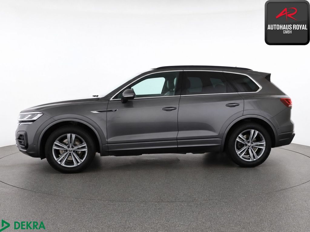 Volkswagen Touareg 2023 г. Серый, пробег 44737 км