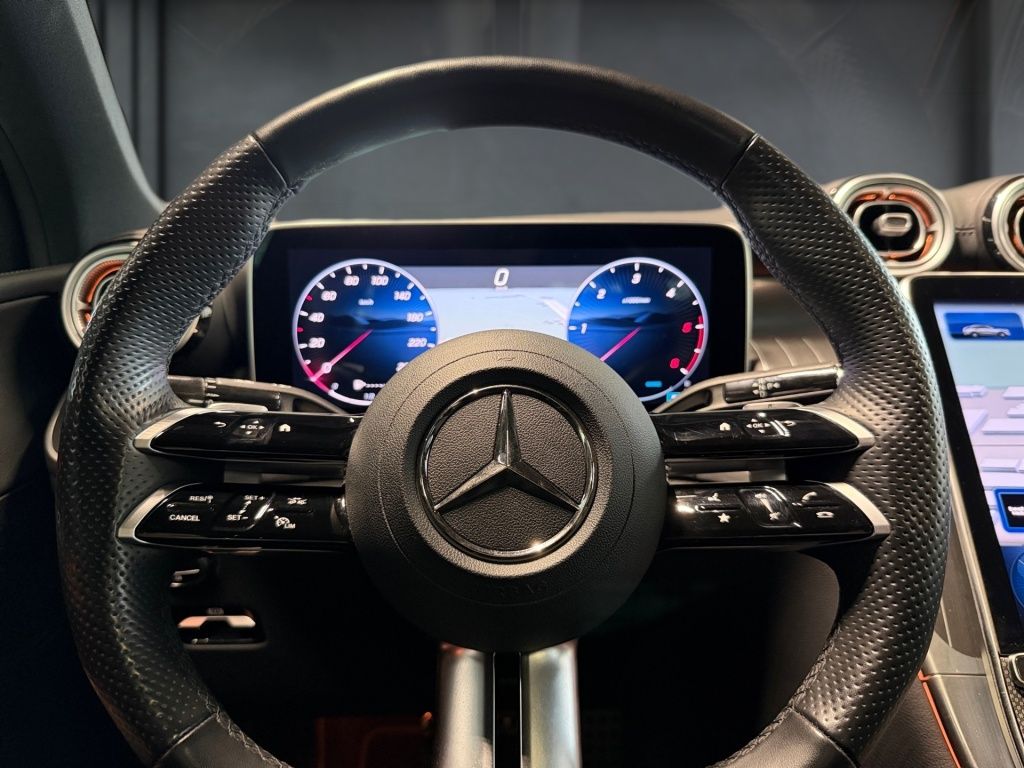Mercedes-Benz GLC 300 2024 г. Серый, пробег 52997 км