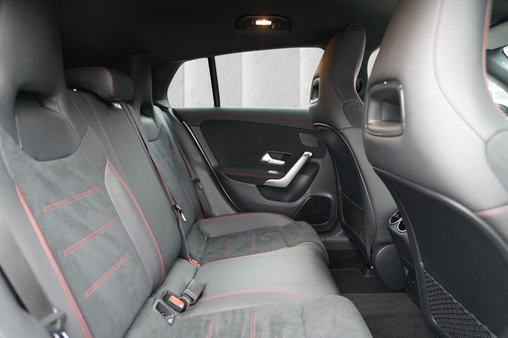Mercedes-Benz CLA 200 2023 г. Серебристый, пробег 31255 км