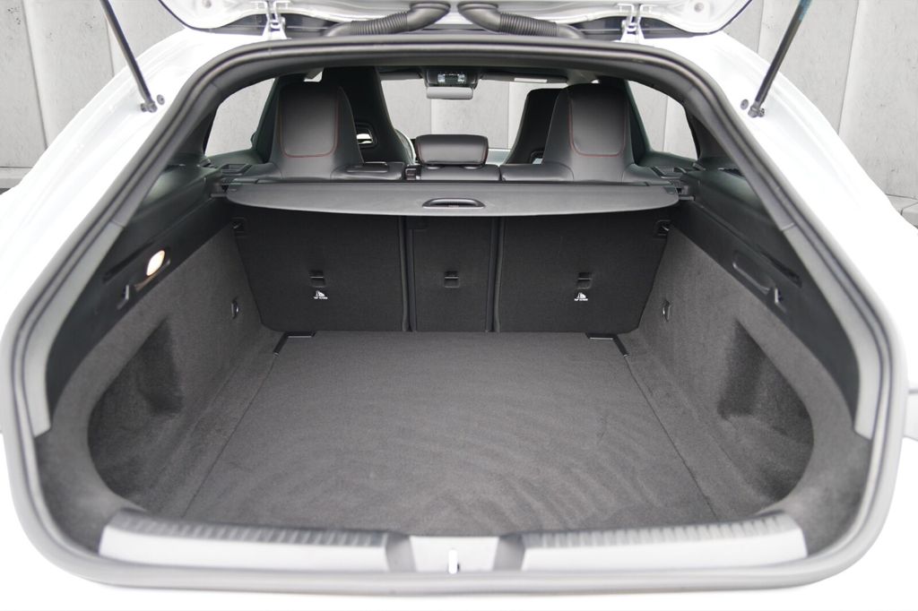 Mercedes-Benz CLA 200 2023 г. Серебристый, пробег 31255 км