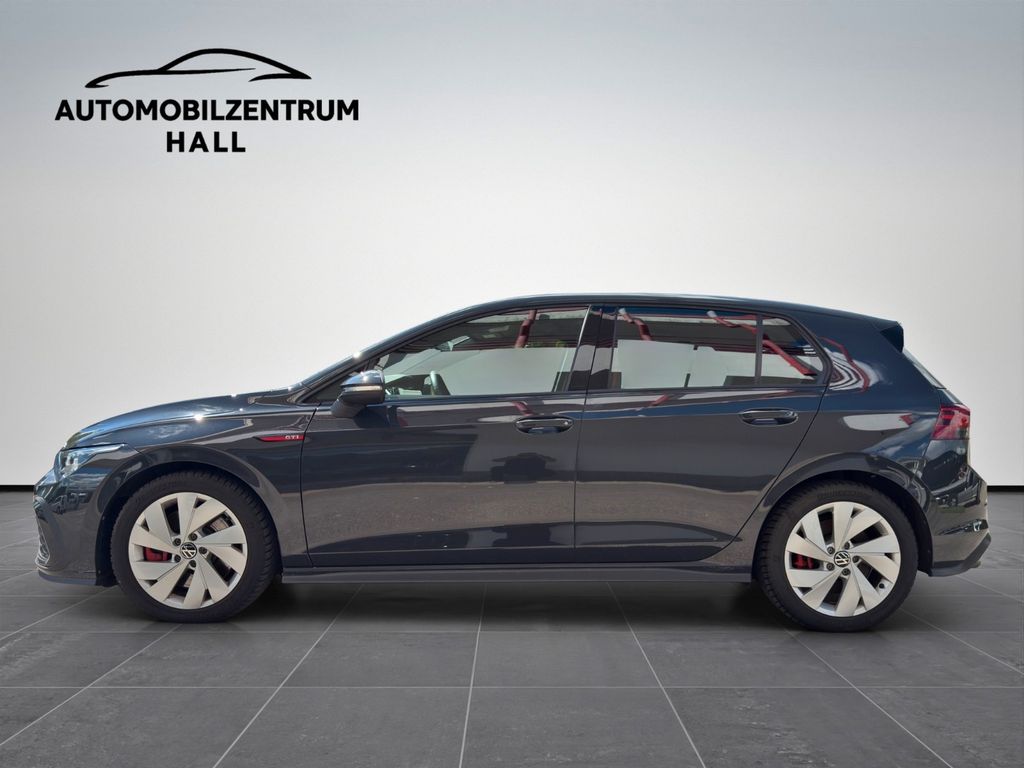 Volkswagen Golf 2023 г. Серый, пробег 32500 км