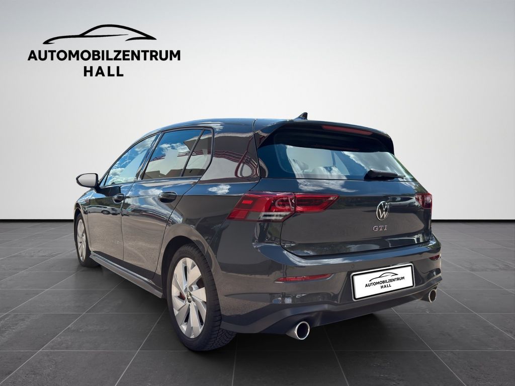 Volkswagen Golf 2023 г. Серый, пробег 32500 км