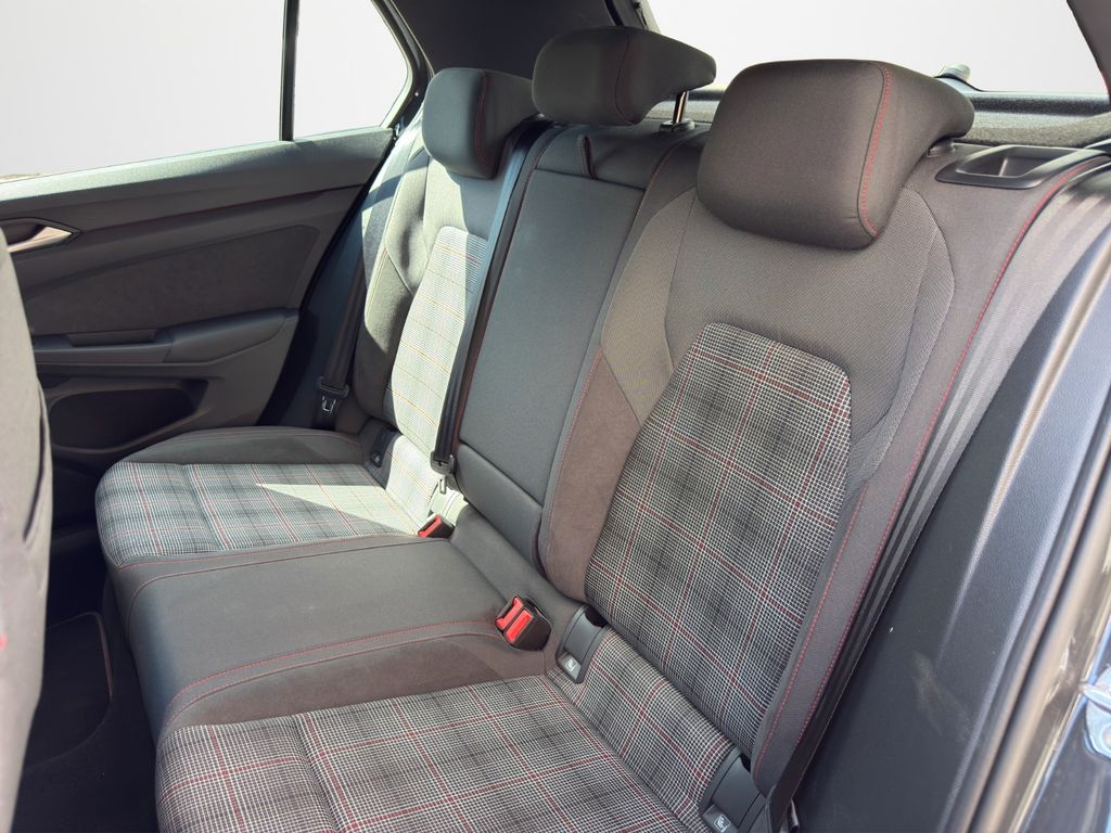 Volkswagen Golf 2023 г. Серый, пробег 32500 км