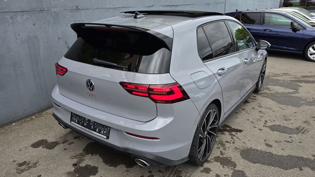 Volkswagen Golf 2023 г. Серый, пробег 48124 км