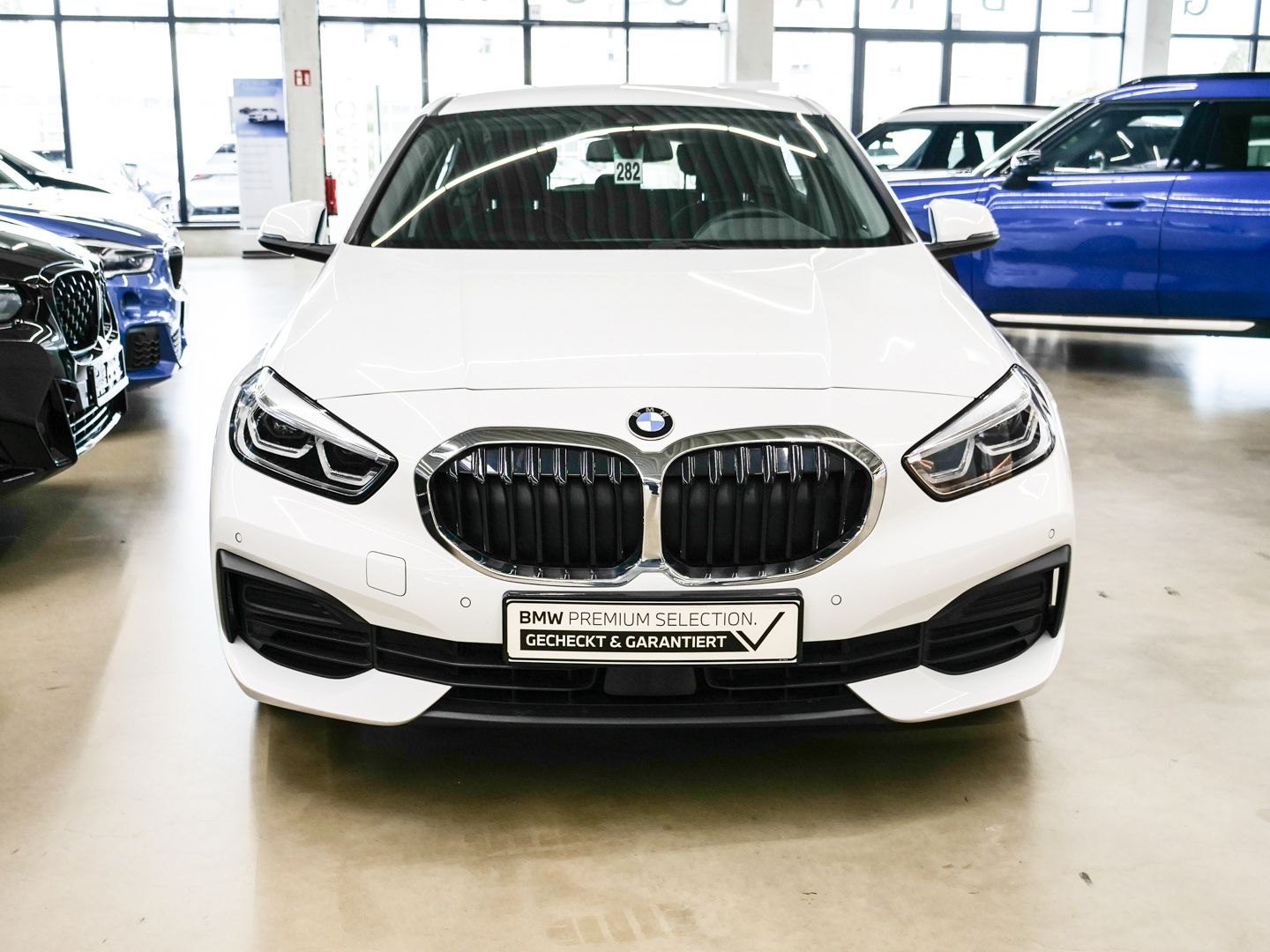 BMW 118 2023 г. Белый, пробег 48123 км