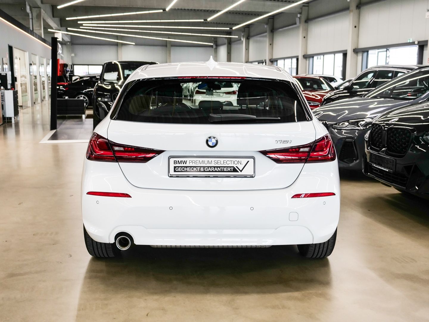 BMW 118 2023 г. Белый, пробег 48123 км