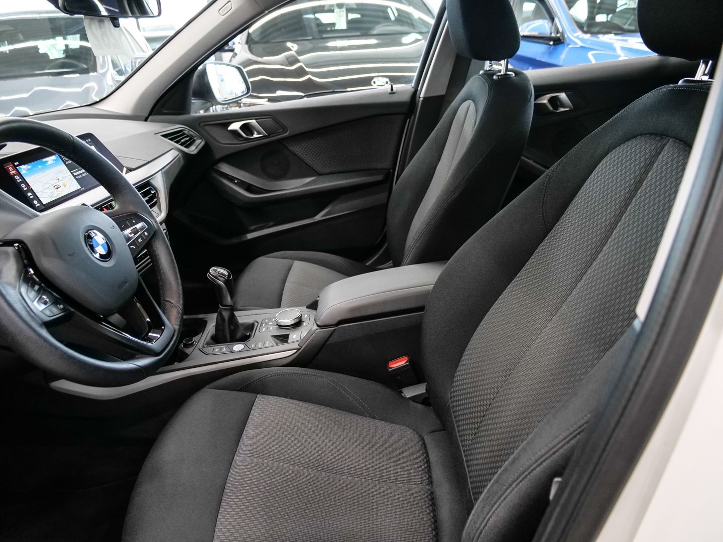 BMW 118 2023 г. Белый, пробег 48123 км