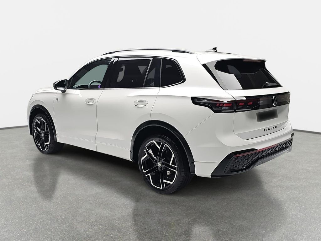Volkswagen Tiguan 2025 г. Белый, пробег 28250 км