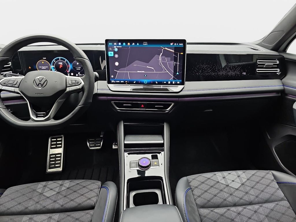Volkswagen Tiguan 2025 г. Белый, пробег 28250 км