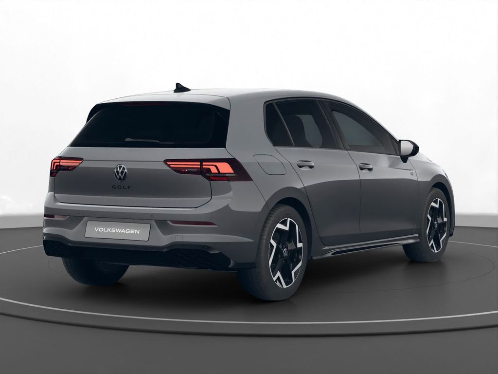 Volkswagen Golf 2026 г. Серый, пробег 11870 км