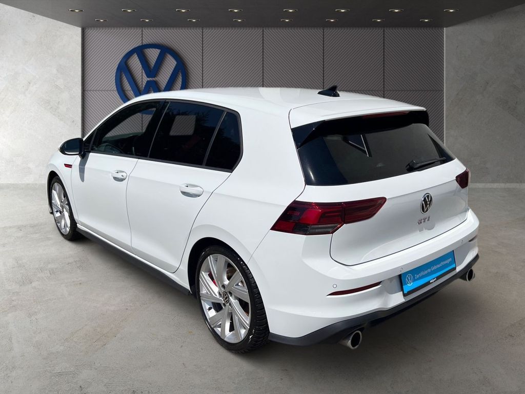 Volkswagen Golf 2024 г. Белый, пробег 34867 км