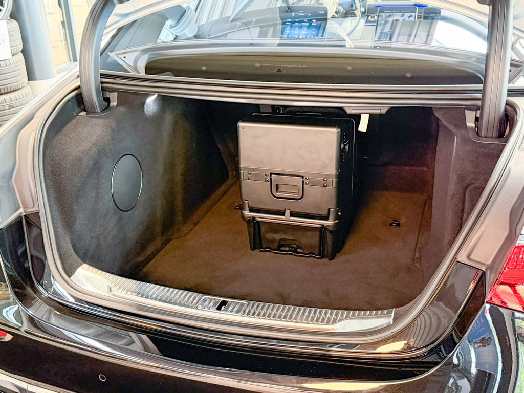 Mercedes-Benz S 680 2024 г. Чёрный, пробег 28469 км
