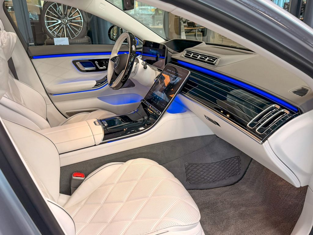Mercedes-Benz S 680 2024 г. Чёрный, пробег 28469 км