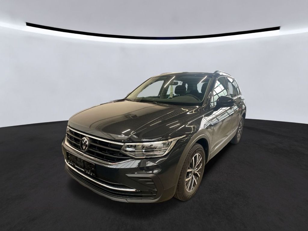 Volkswagen Tiguan 2023 г. Серый, пробег 44182 км
