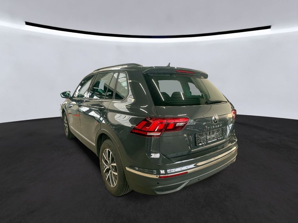 Volkswagen Tiguan 2023 г. Серый, пробег 44182 км