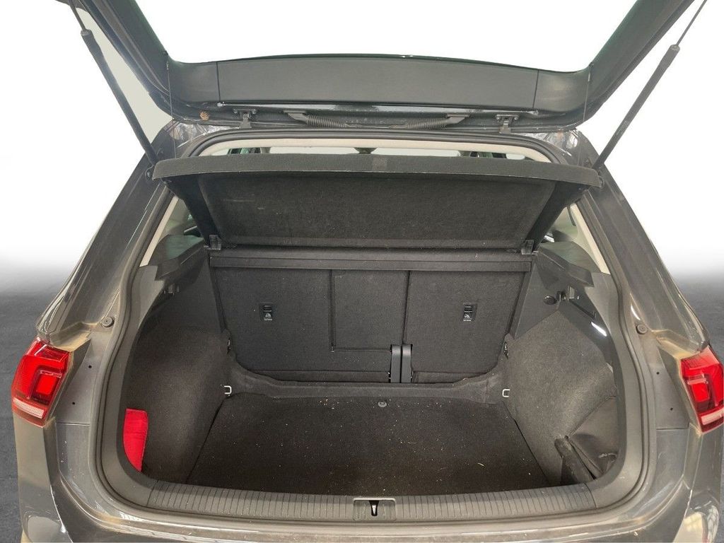 Volkswagen Tiguan 2023 г. Серый, пробег 44182 км