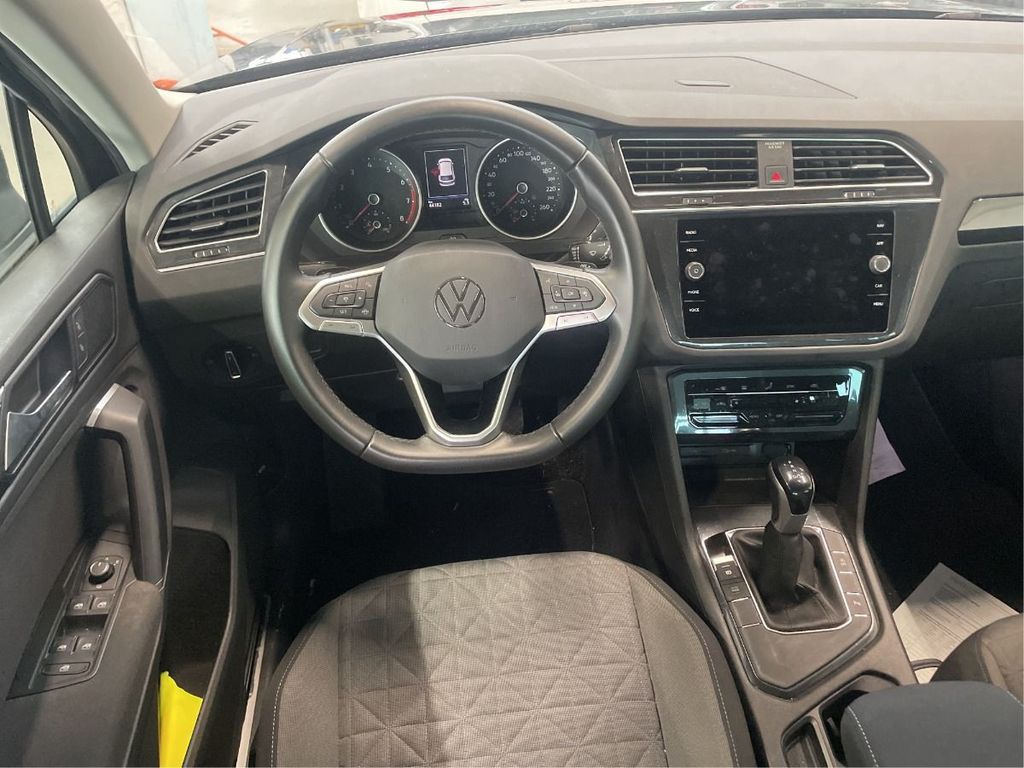 Volkswagen Tiguan 2023 г. Серый, пробег 44182 км