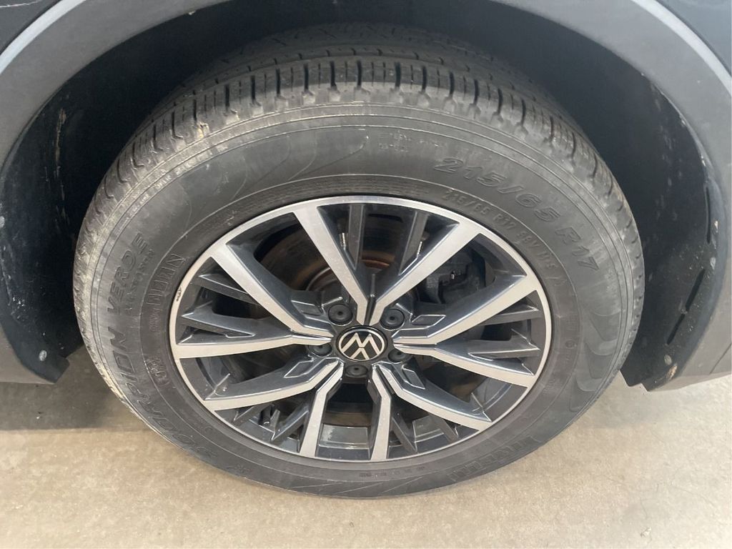 Volkswagen Tiguan 2023 г. Серый, пробег 44182 км
