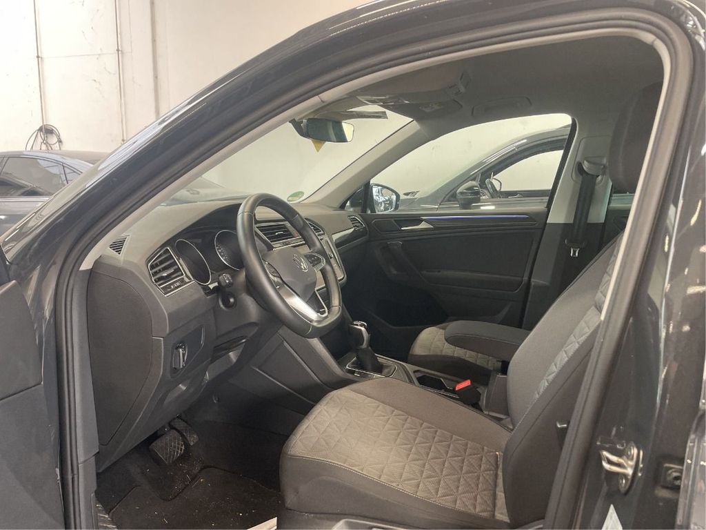 Volkswagen Tiguan 2023 г. Серый, пробег 44182 км