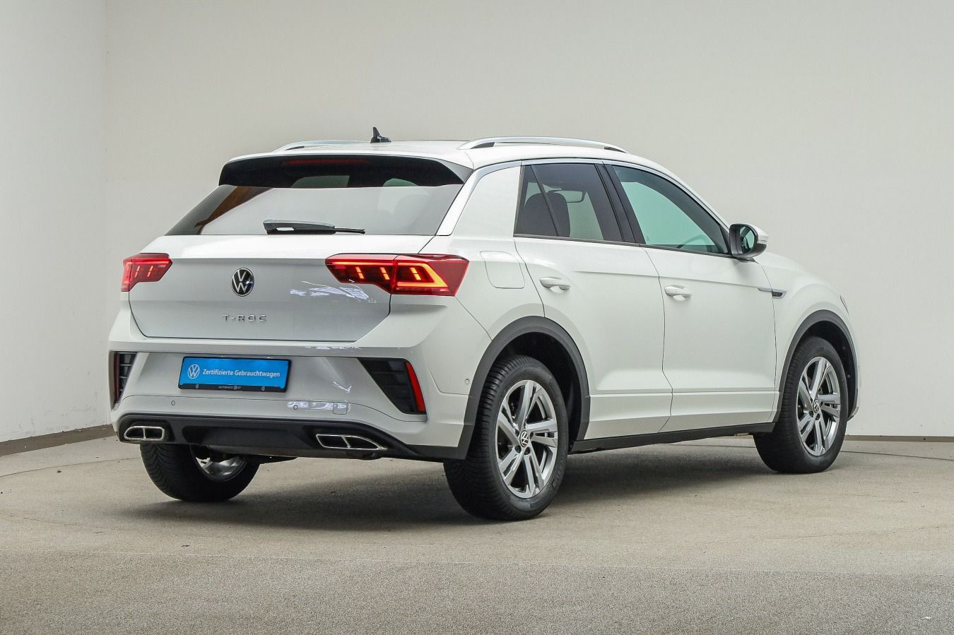 Volkswagen T-Roc 2022 г. Белый, пробег 22200 км