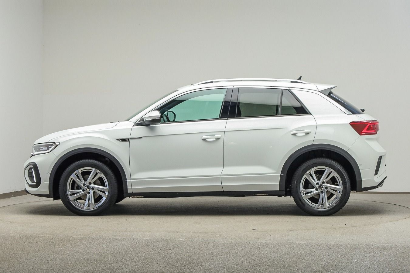 Volkswagen T-Roc 2022 г. Белый, пробег 22200 км