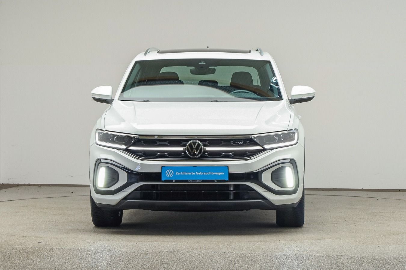 Volkswagen T-Roc 2022 г. Белый, пробег 22200 км