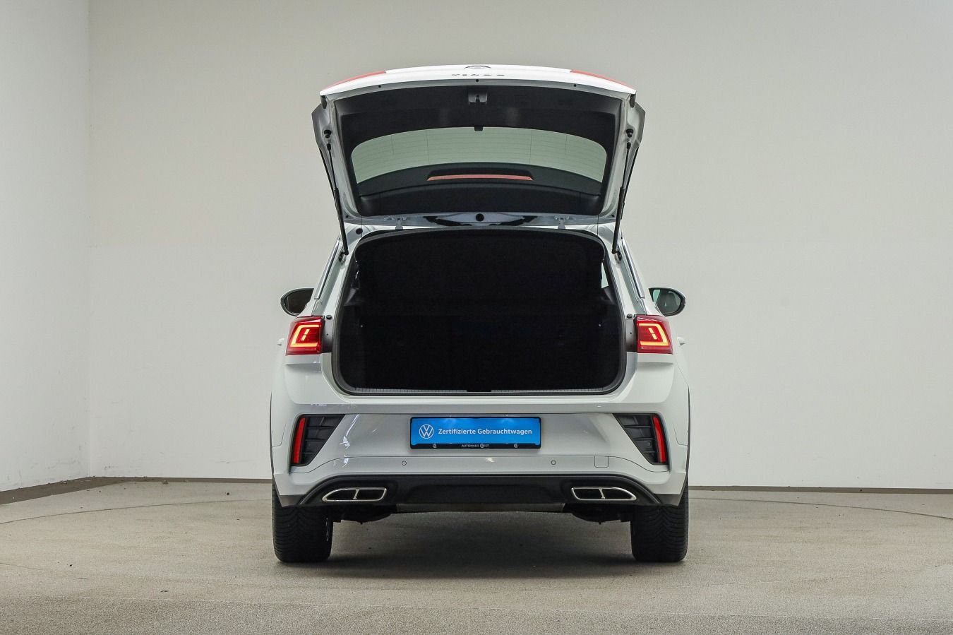 Volkswagen T-Roc 2022 г. Белый, пробег 22200 км