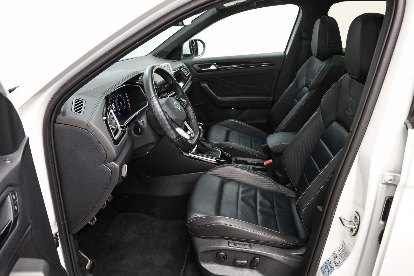 Volkswagen T-Roc 2022 г. Белый, пробег 22200 км