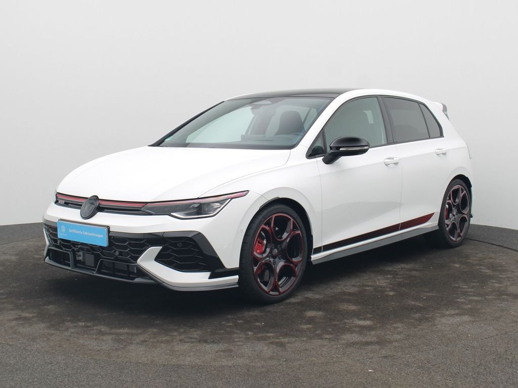 Volkswagen Golf 2026 г. Белый, пробег 12000 км