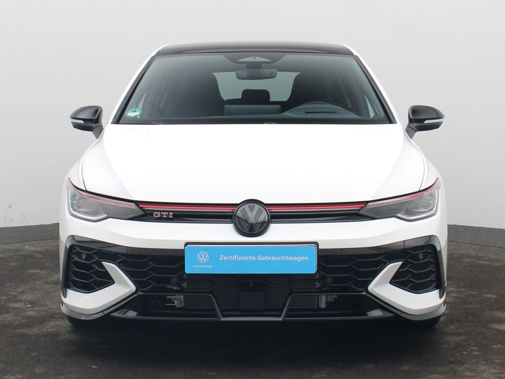 Volkswagen Golf 2026 г. Белый, пробег 12000 км