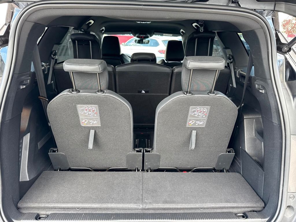 Peugeot 5008 2023 г. Серый, пробег 49000 км