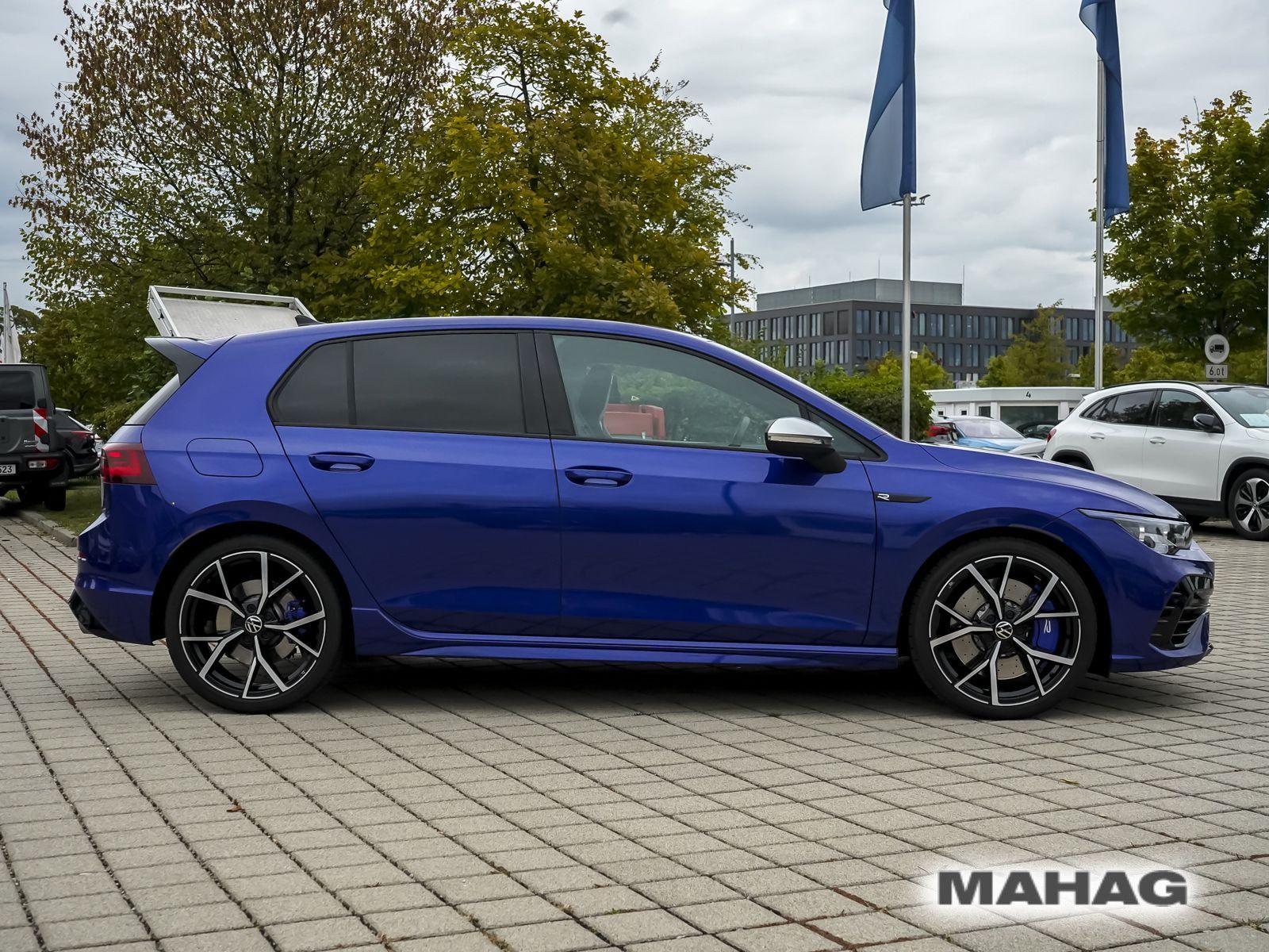 Volkswagen Golf 2023 г. Синий, пробег 23867 км