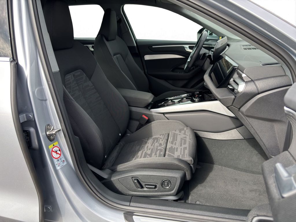 Audi A6 2025 г. Серебристый, пробег 26900 км