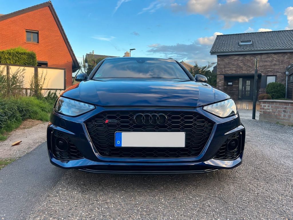 Audi RS4 2024 г. Синий, пробег 38000 км