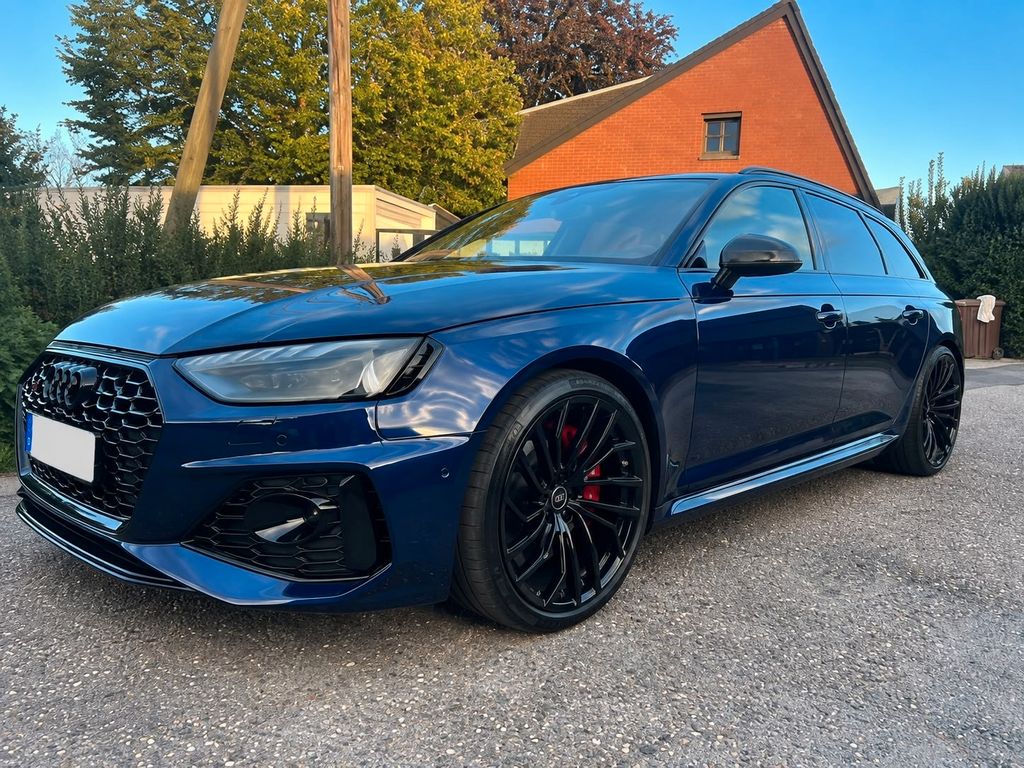 Audi RS4 2024 г. Синий, пробег 38000 км