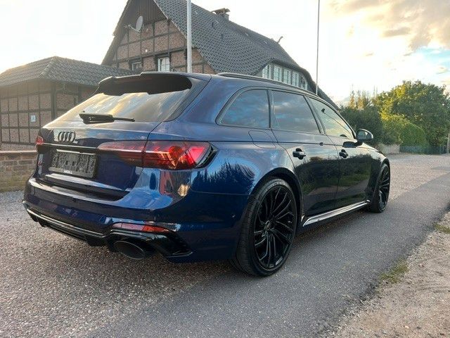 Audi RS4 2024 г. Синий, пробег 38000 км