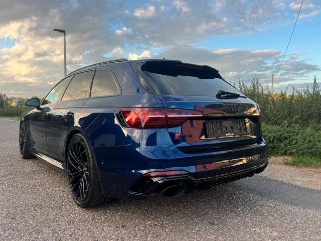 Audi RS4 2024 г. Синий, пробег 38000 км