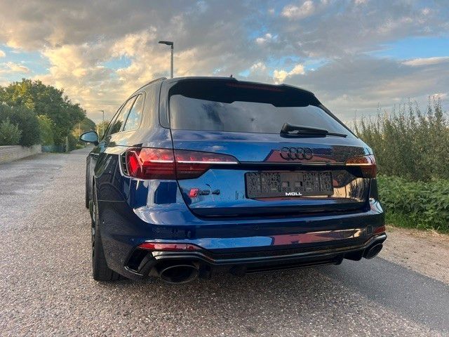 Audi RS4 2024 г. Синий, пробег 38000 км