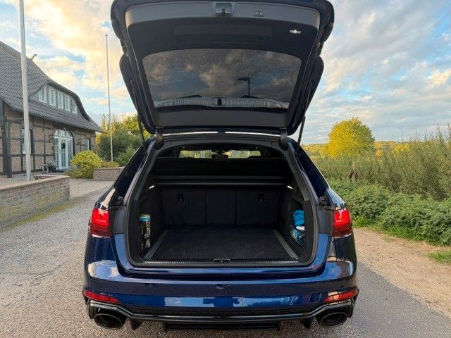 Audi RS4 2024 г. Синий, пробег 38000 км