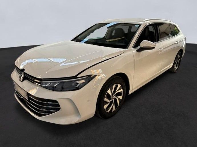 Volkswagen Passat 2024 г. Белый, пробег 40764 км