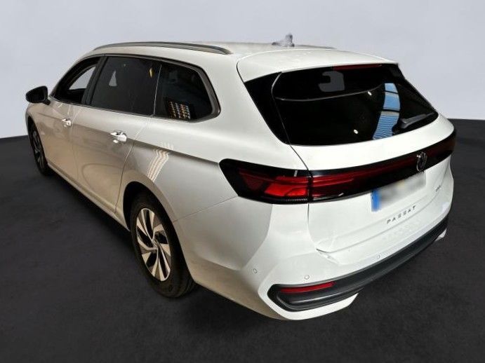 Volkswagen Passat 2024 г. Белый, пробег 40764 км