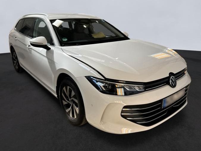 Volkswagen Passat 2024 г. Белый, пробег 40764 км