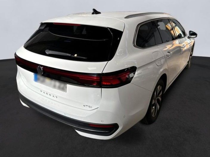 Volkswagen Passat 2024 г. Белый, пробег 40764 км